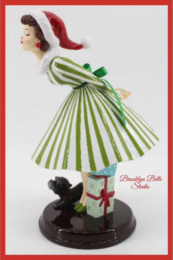 12" Retro Kissing Girl Figurine