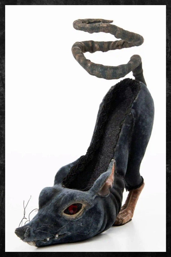 Katherine's Collection Halloween Eternal Devotion Rat Stiletto Tabletop Decor